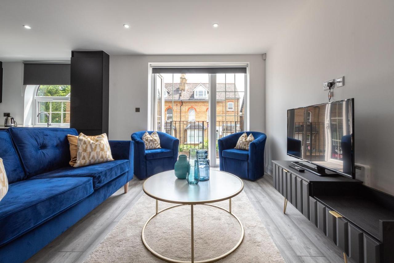 Elegant Apartments In Staines L Free Onsite Parking ภายนอก รูปภาพ