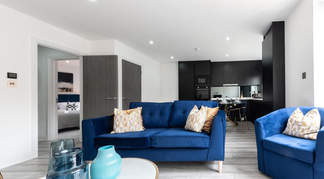 Elegant Apartments In Staines L Free Onsite Parking ภายนอก รูปภาพ