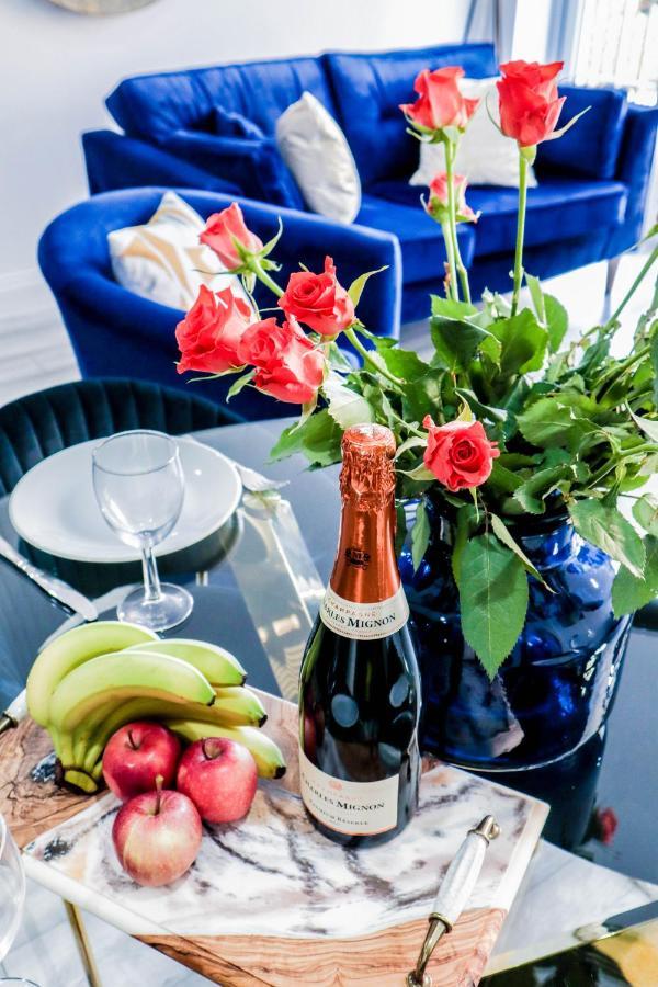 Elegant Apartments In Staines L Free Onsite Parking ภายนอก รูปภาพ