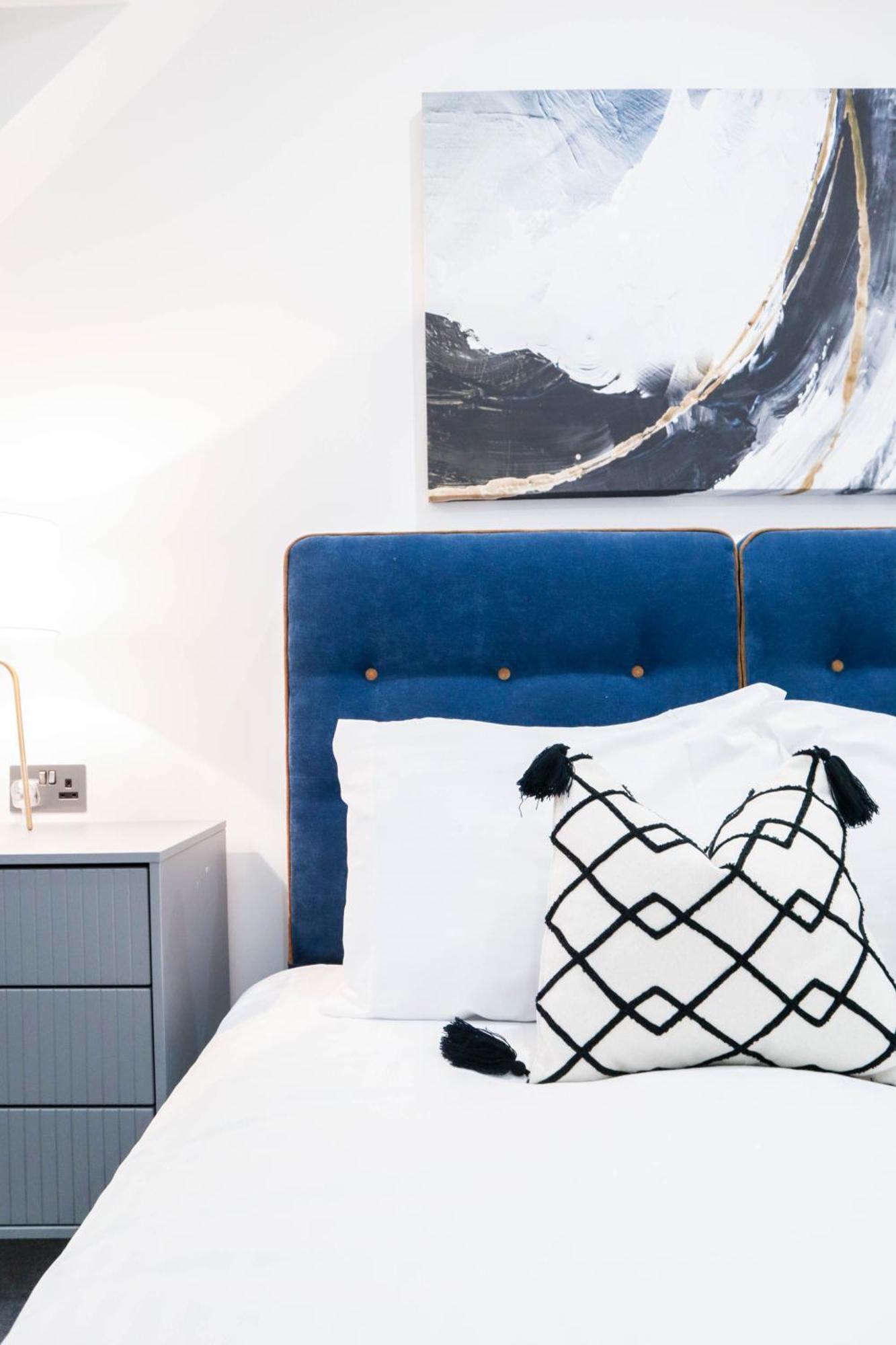 Elegant Apartments In Staines L Free Onsite Parking ภายนอก รูปภาพ