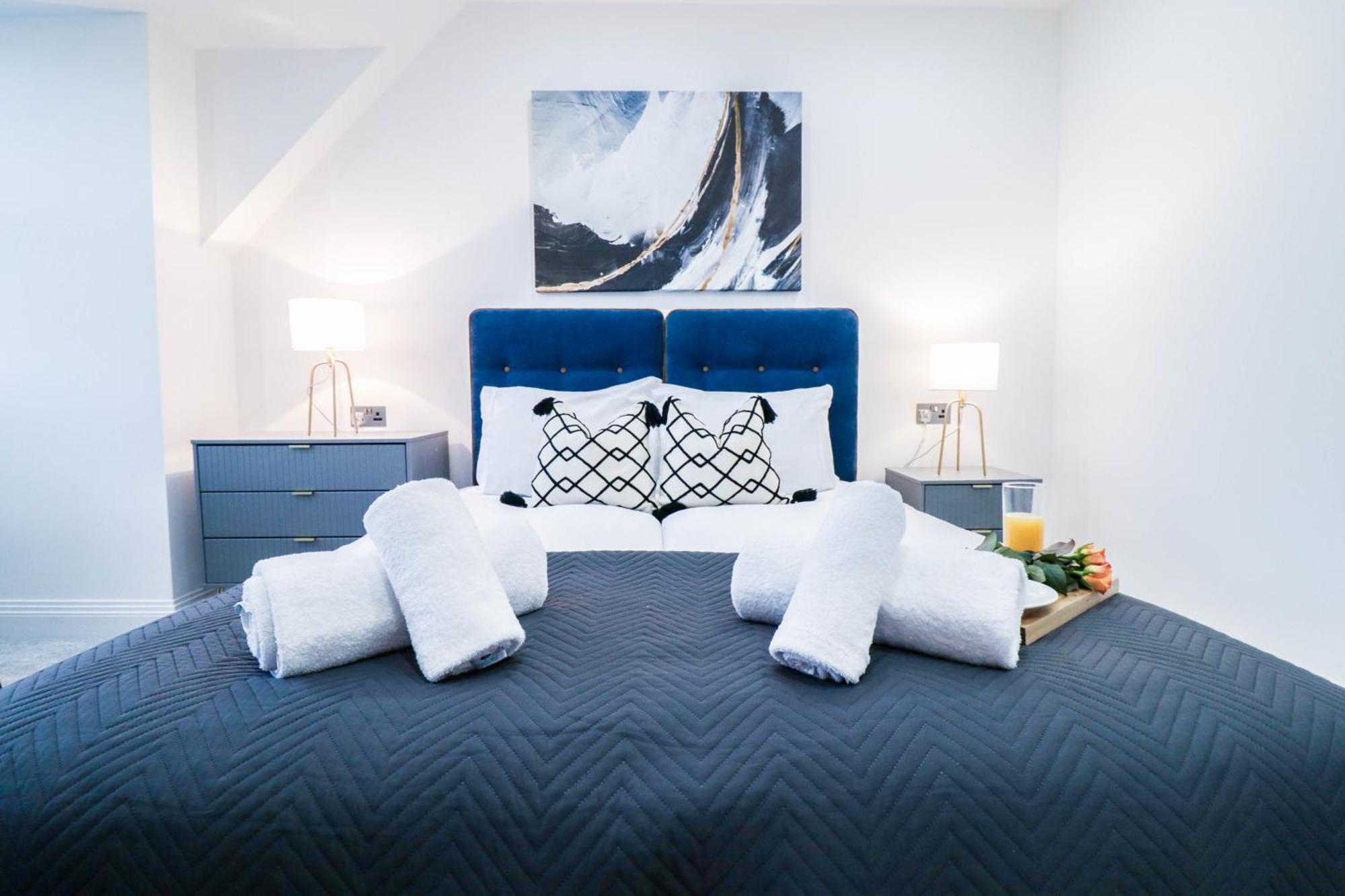 Elegant Apartments In Staines L Free Onsite Parking ภายนอก รูปภาพ