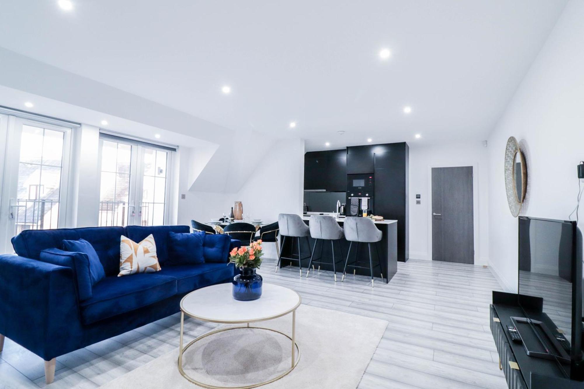 Elegant Apartments In Staines L Free Onsite Parking ภายนอก รูปภาพ