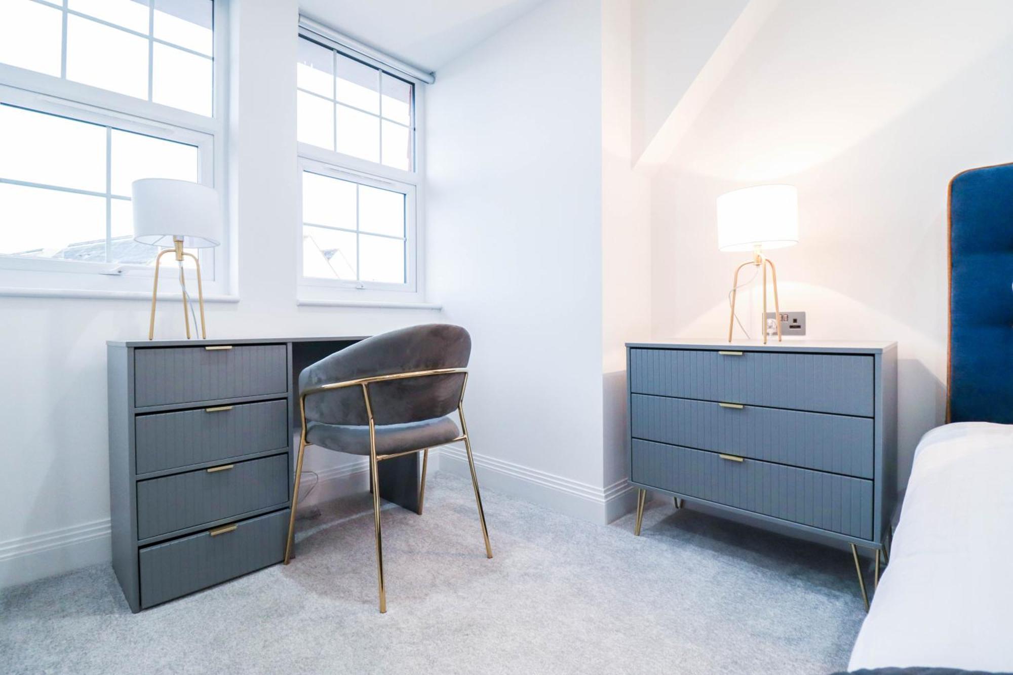 Elegant Apartments In Staines L Free Onsite Parking ภายนอก รูปภาพ
