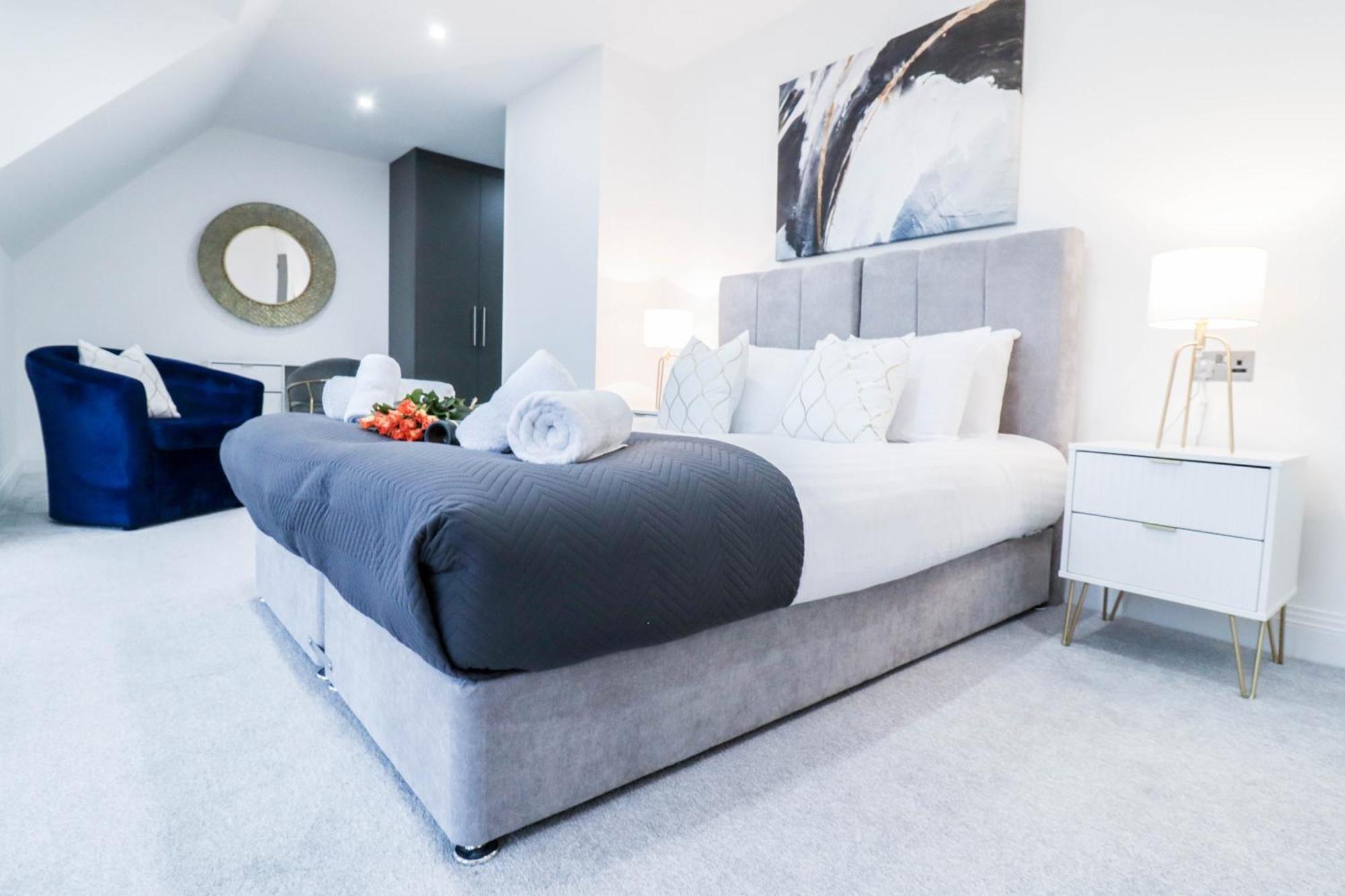 Elegant Apartments In Staines L Free Onsite Parking ภายนอก รูปภาพ