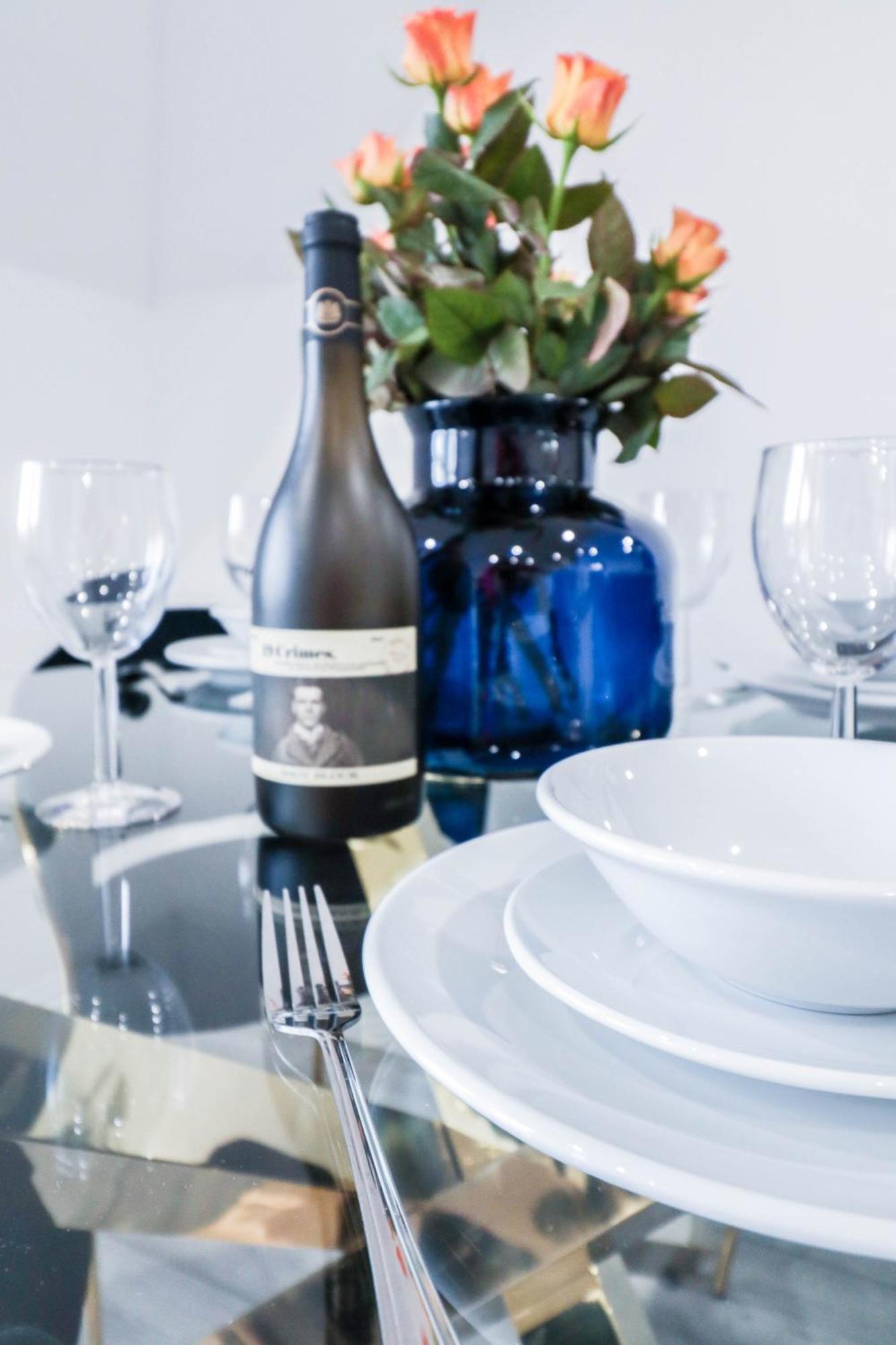 Elegant Apartments In Staines L Free Onsite Parking ภายนอก รูปภาพ