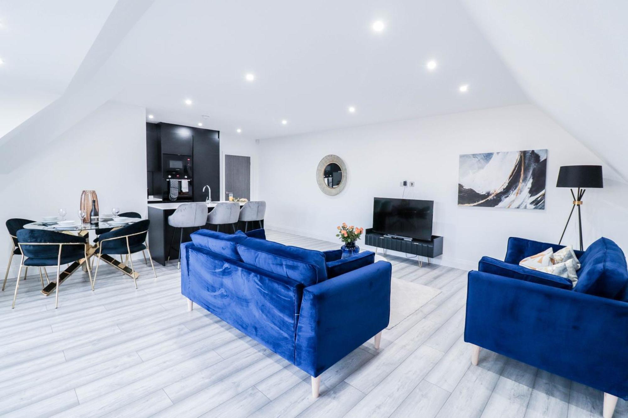 Elegant Apartments In Staines L Free Onsite Parking ภายนอก รูปภาพ